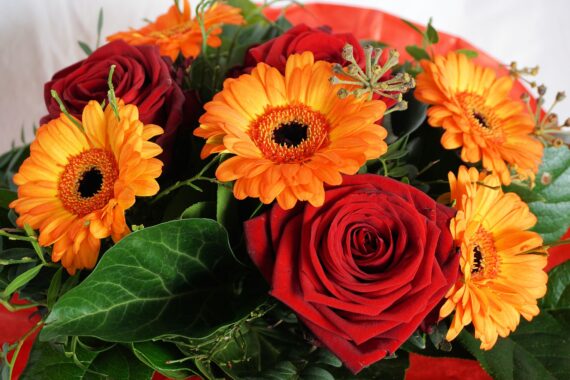 Mazzo di rose e gerbere