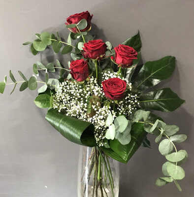 CINQUE ROSE ROSSE