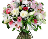 TRIPUDIO- Mazzo con rose, lisianthus, gigli, alstromerie.